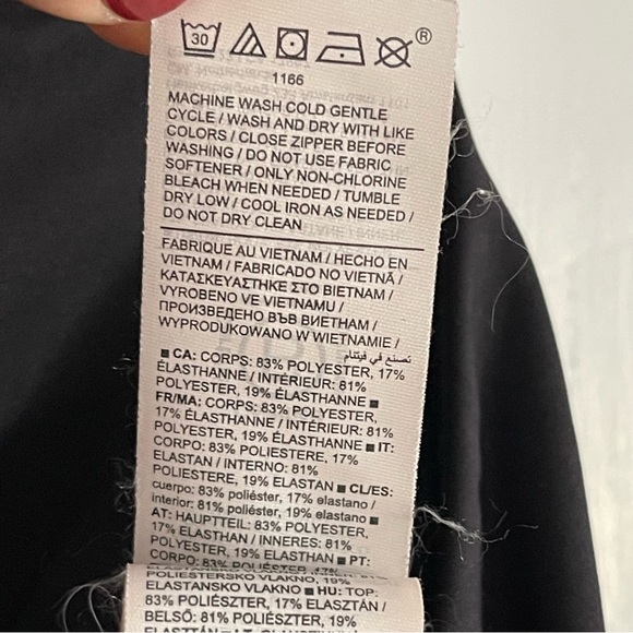 Athleta Ace High Rise 15 1/2 Tennis Skort in Black, Size L, EUC - Picture 13 of 13